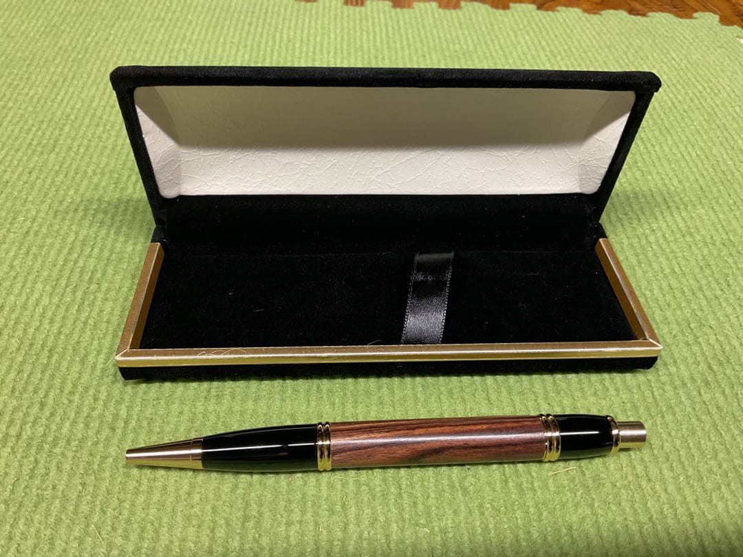 もう手に入らない希少価値あります。その名もキングウッドのボールペンです　　A