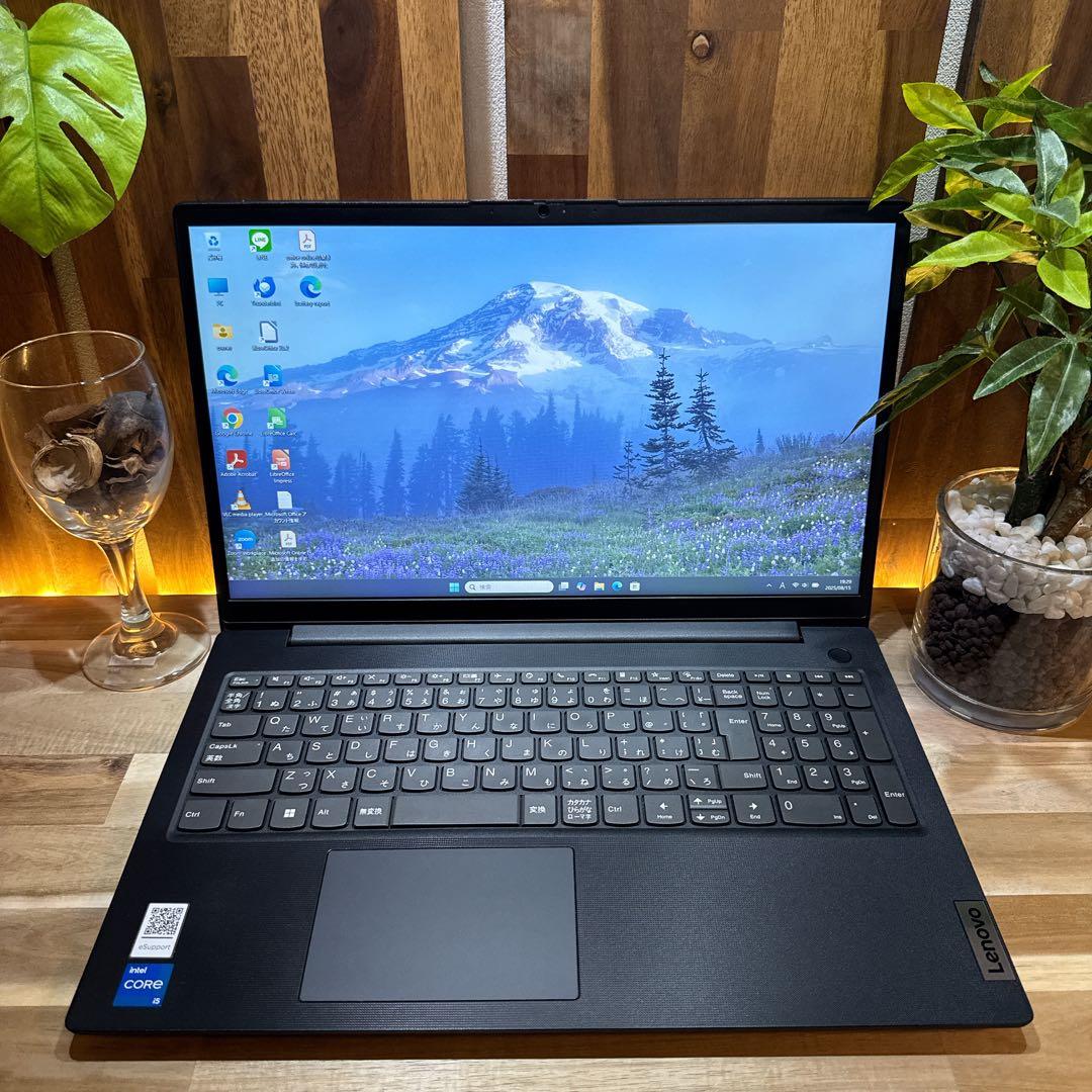 準美品 2023年発売‼️Lenovo V15☘メモリ16GB☘ノートパソコン