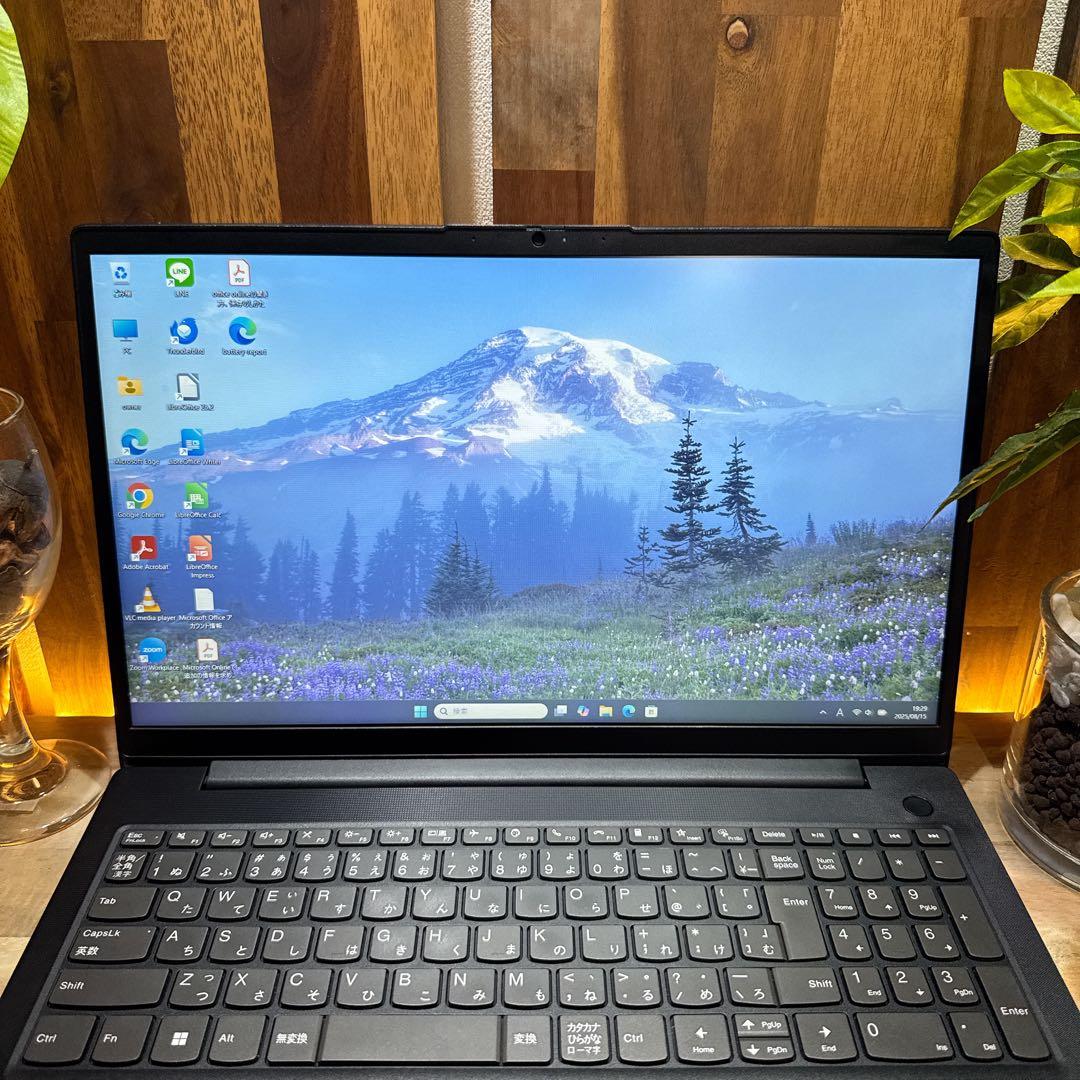 準美品 2023年発売‼️Lenovo V15☘メモリ16GB☘ノートパソコン