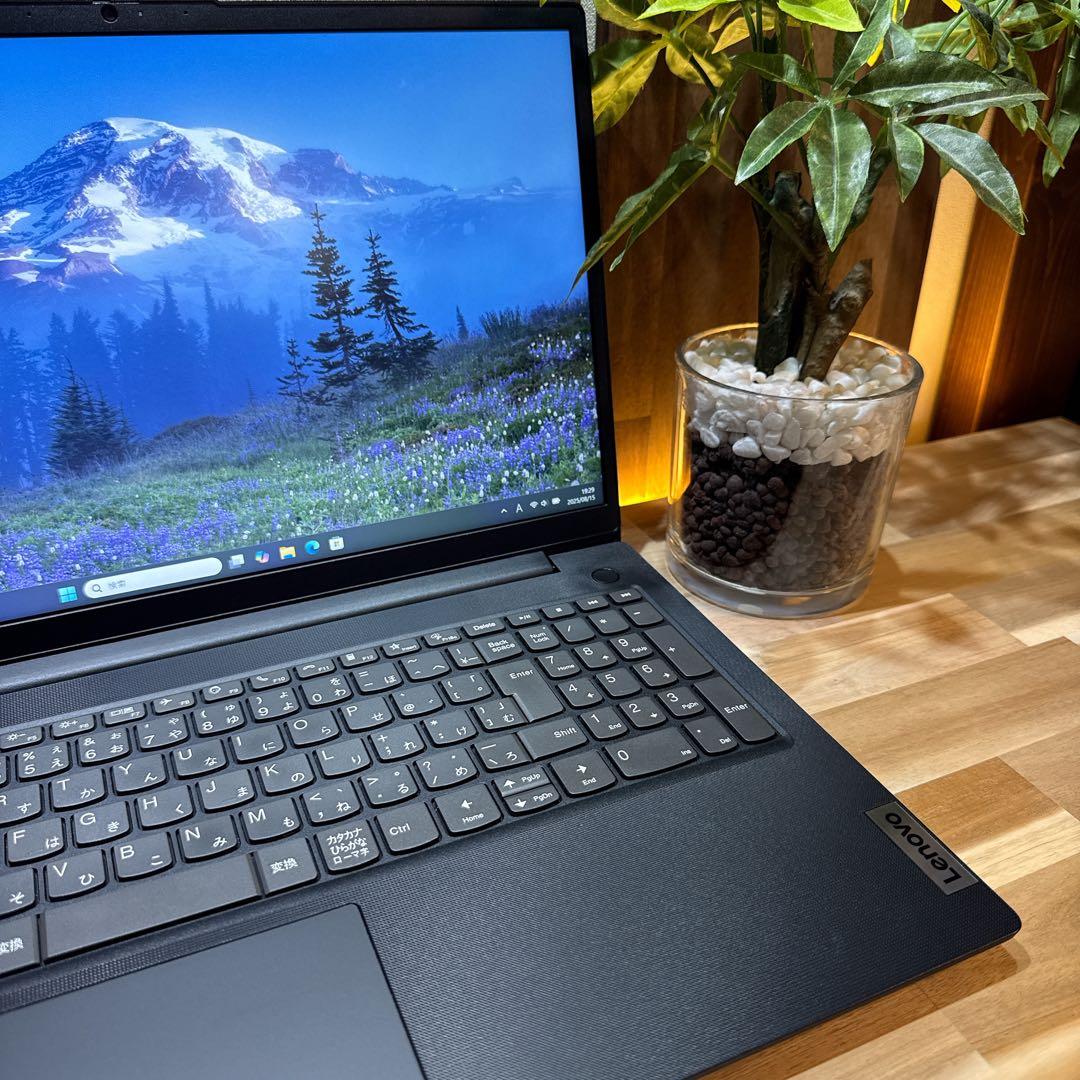 準美品 2023年発売‼️Lenovo V15☘メモリ16GB☘ノートパソコン