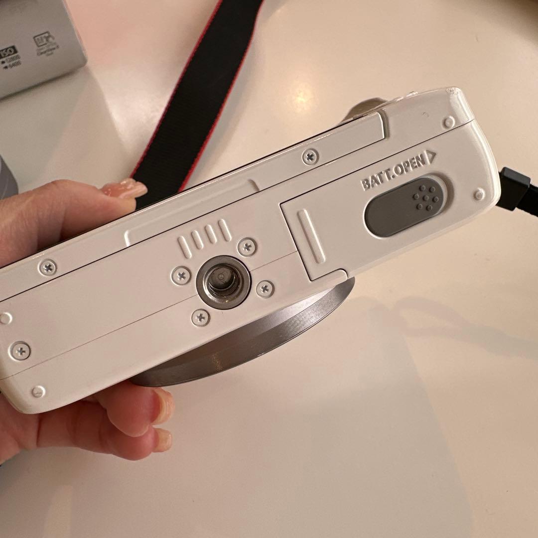 Canon EOS M10 ホワイト 2レンズ付き