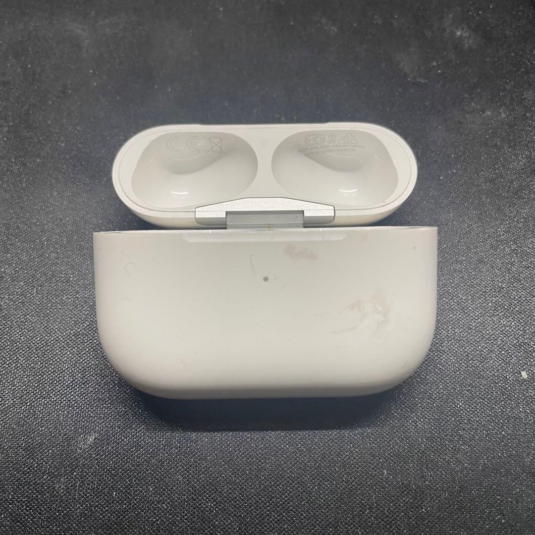 AirPods Proケース本体とシリコンケース付