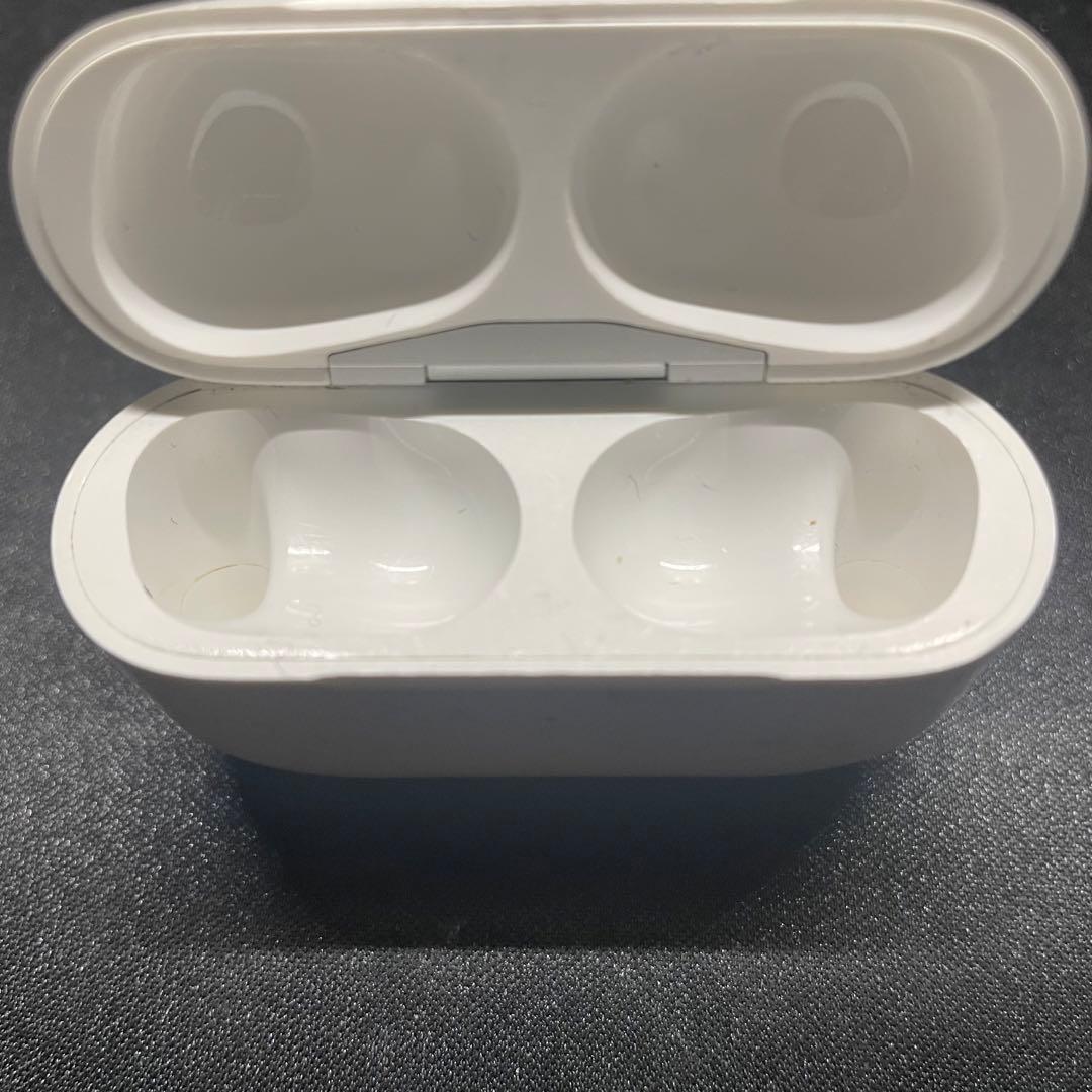 AirPods Proケース本体とシリコンケース付