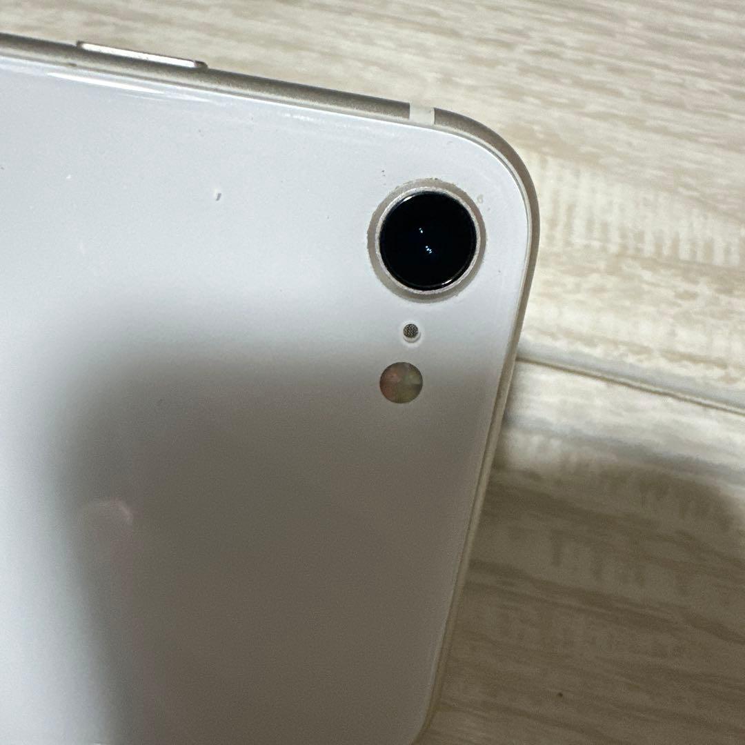 iPhone SE 第3世代　64GB SIMフリー　スターライト