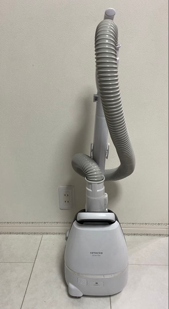 【美品】日立、軽量型❗️紙パック式掃除機(エアーノズル) CV-KV70G