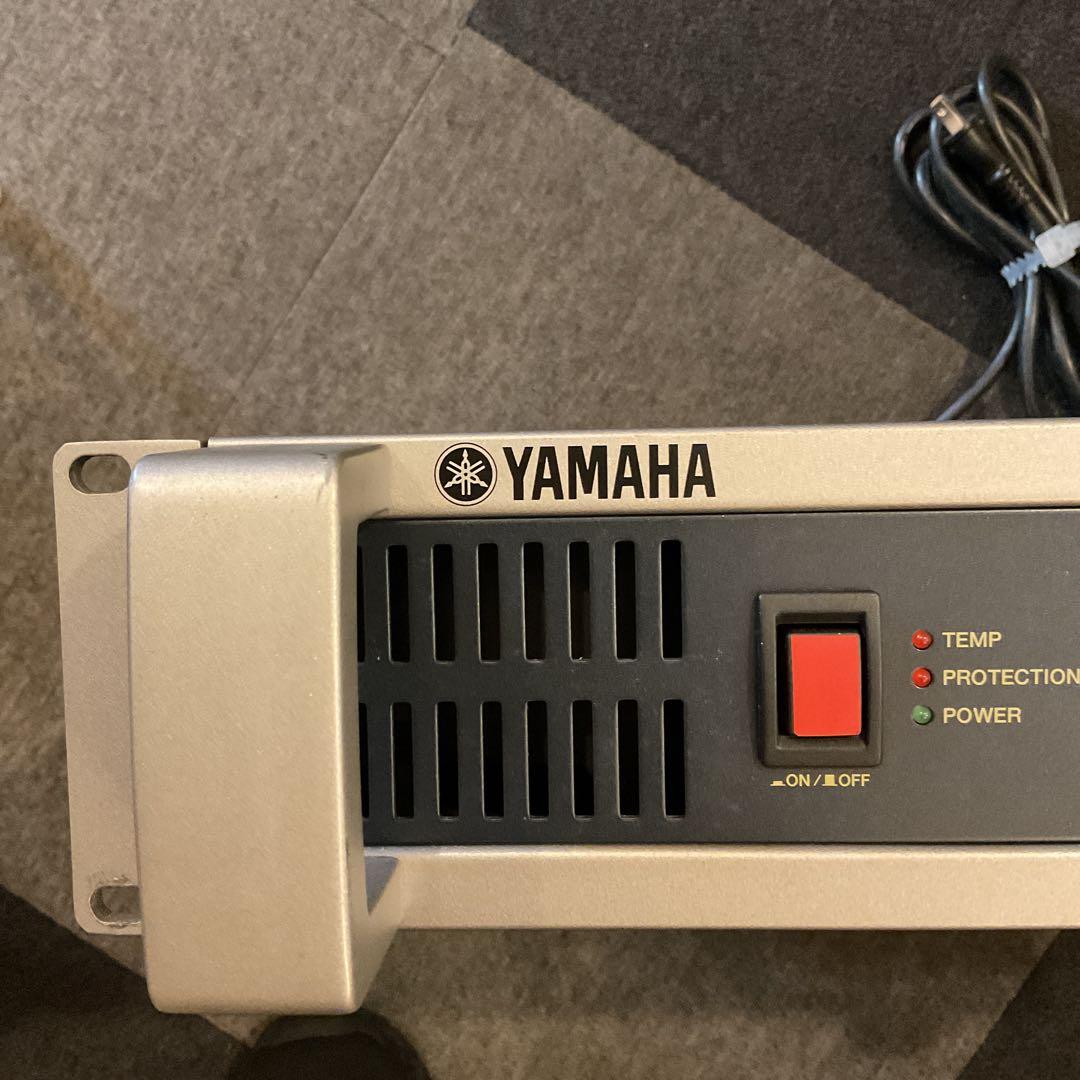 YAMAHA P1000S パワーアンプ