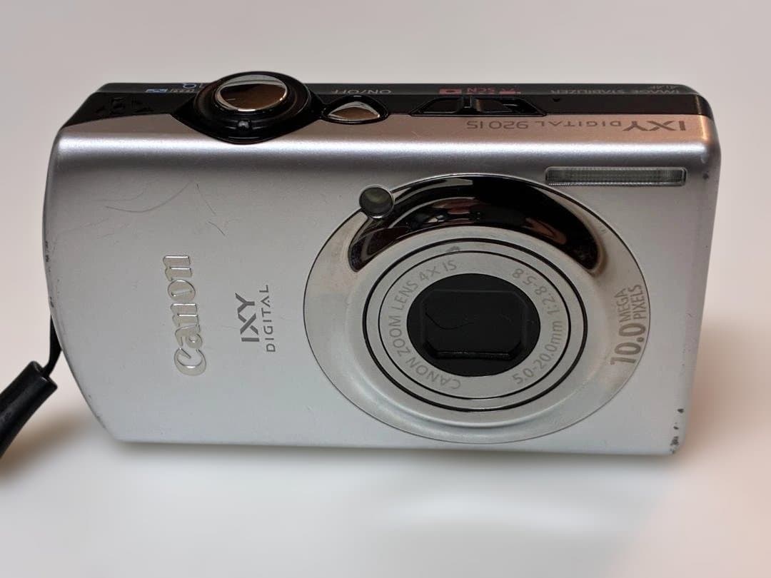 Canon IXY DIGITAL 920 IS 本体とバッテリー　ジャンク品