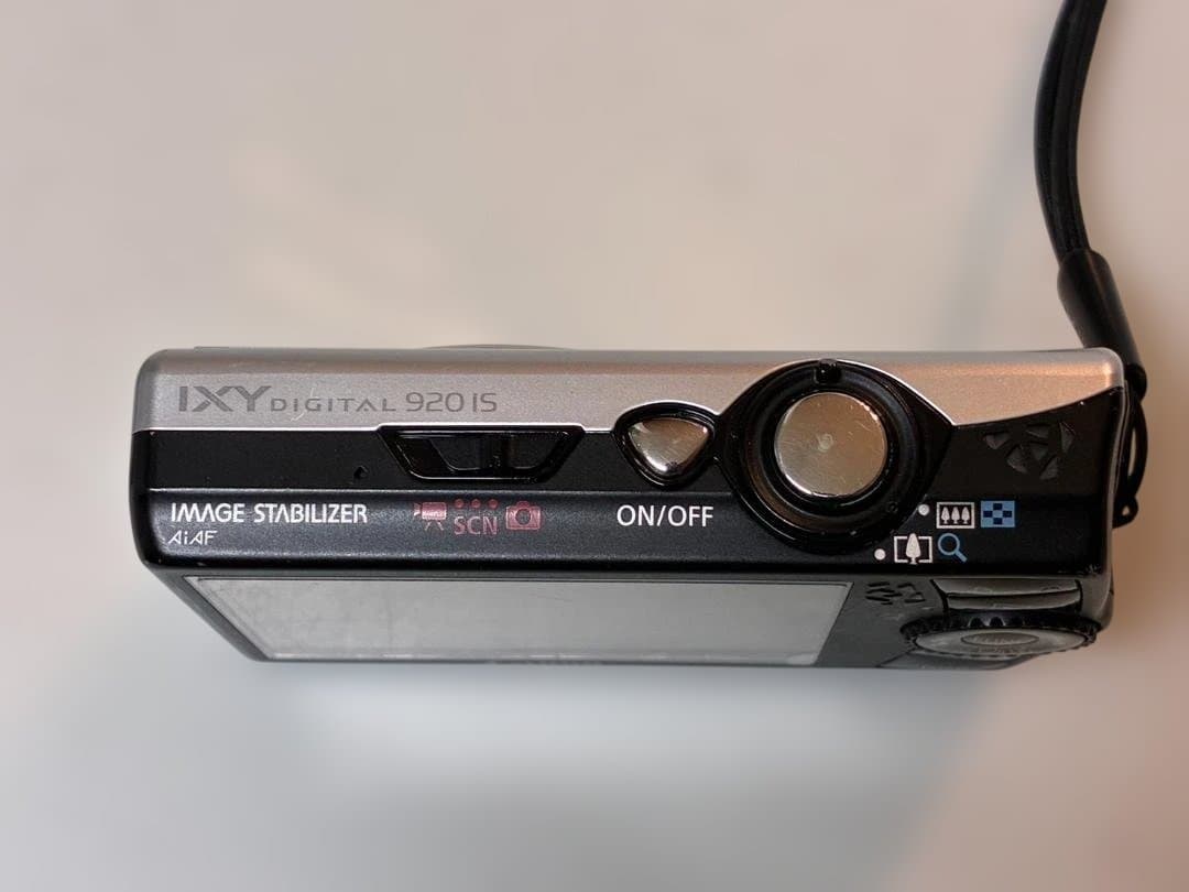Canon IXY DIGITAL 920 IS 本体とバッテリー　ジャンク品