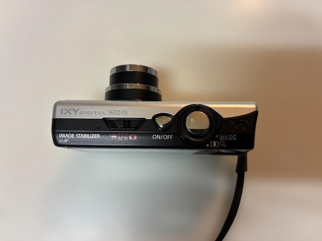 Canon IXY DIGITAL 920 IS 本体とバッテリー　ジャンク品