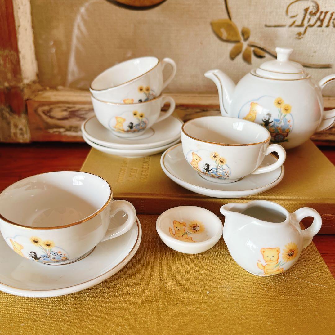 A クマが可愛いディネットのTEA SET