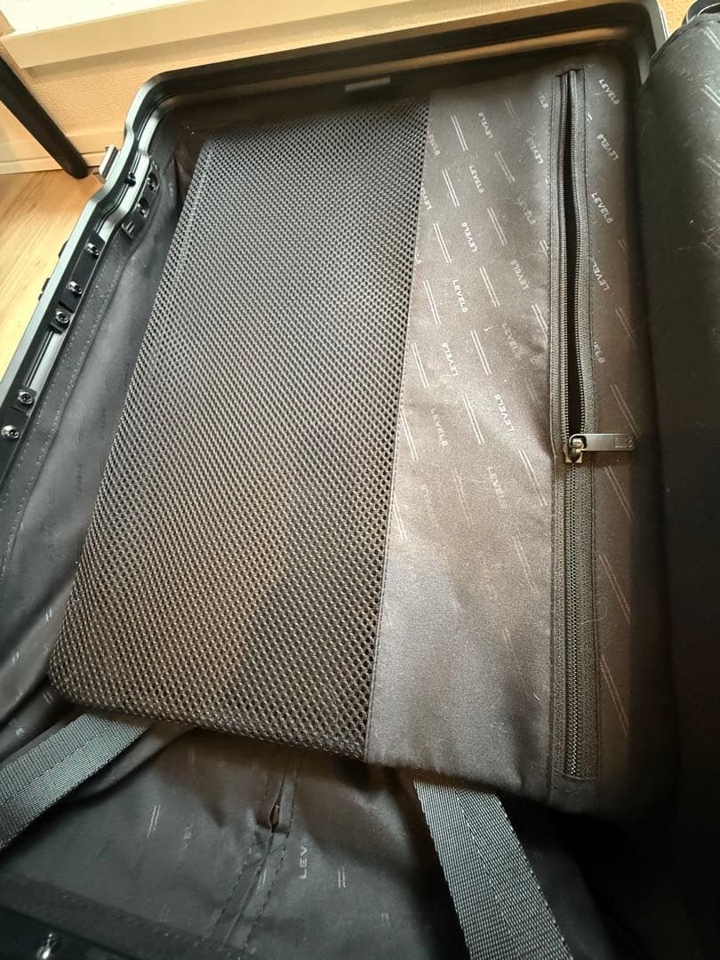 Level 8 Hegent Luggage キャリーケース