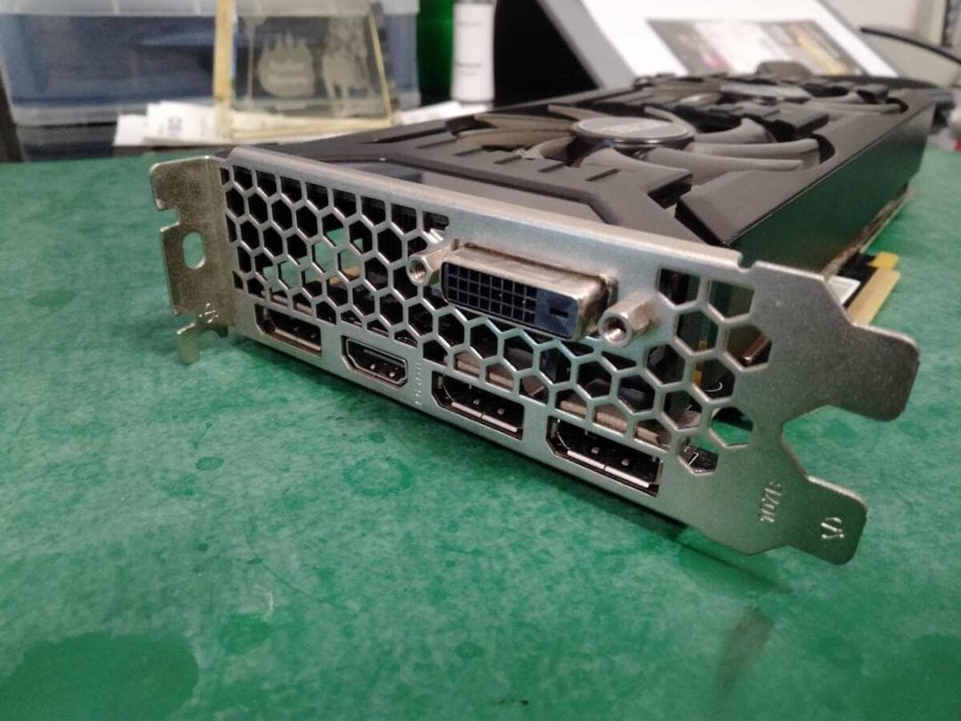 NVIDIA GeForce GTX 1070 Ti 　DUAL 8G