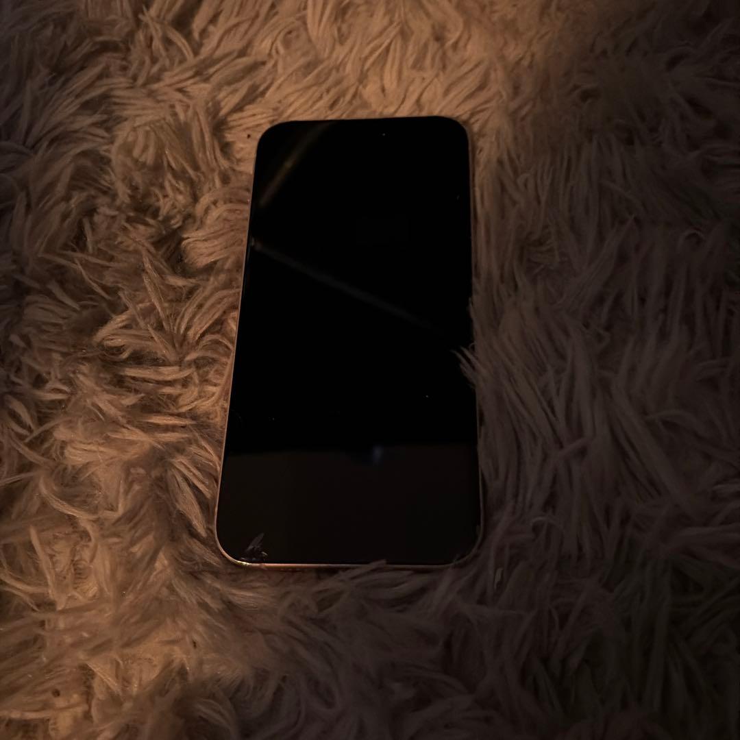 iPhone 15 plus 256GB 割れあり