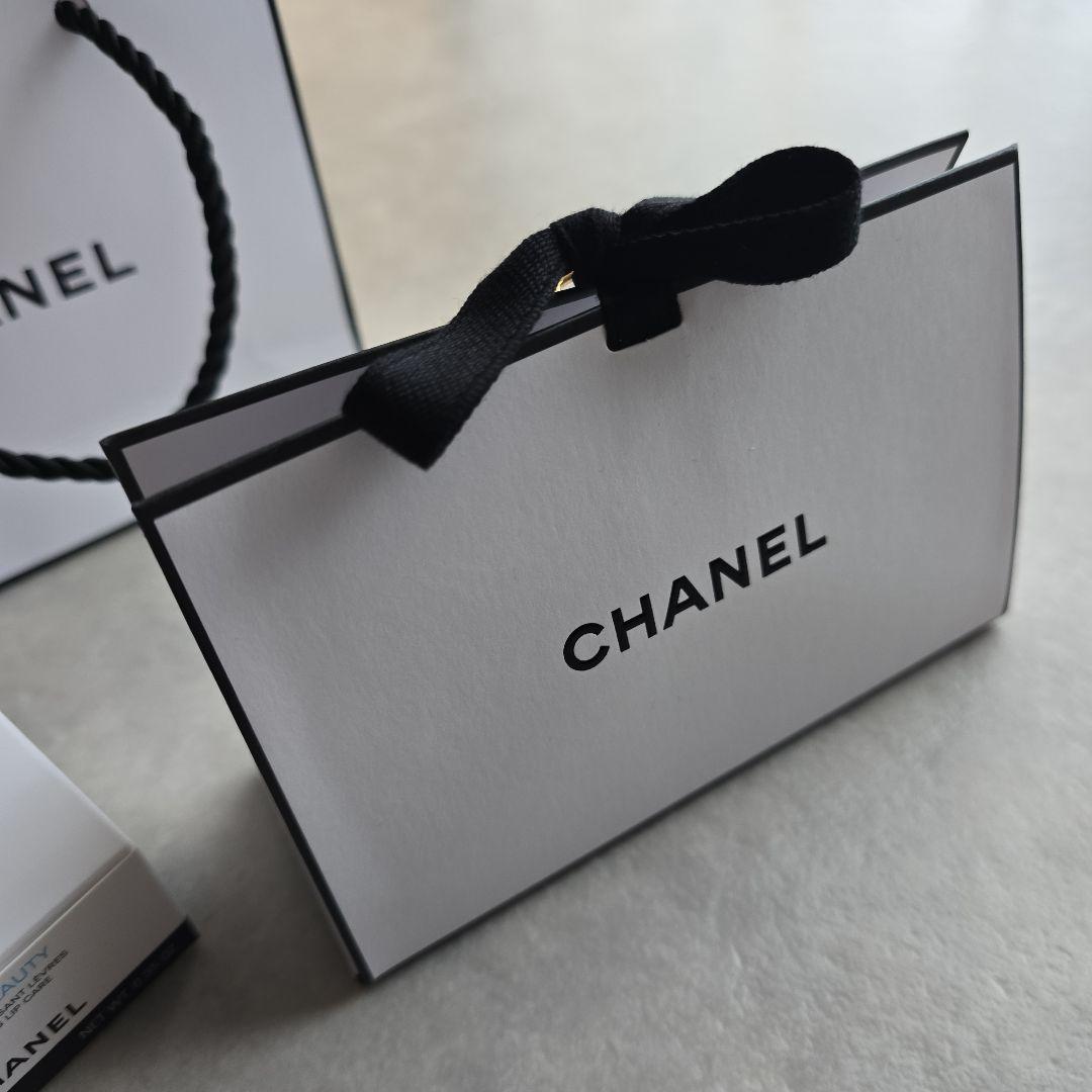 CHANELイドゥラビューティーリップバーム新品、未開封、限定チャーム付き