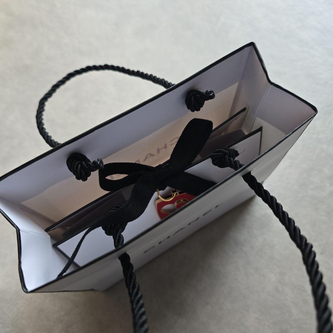 CHANELイドゥラビューティーリップバーム新品、未開封、限定チャーム付き
