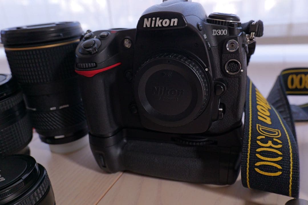 Nikon D300 デジタル一眼レフカメラバッテリーグリップ・バッテリー5個
