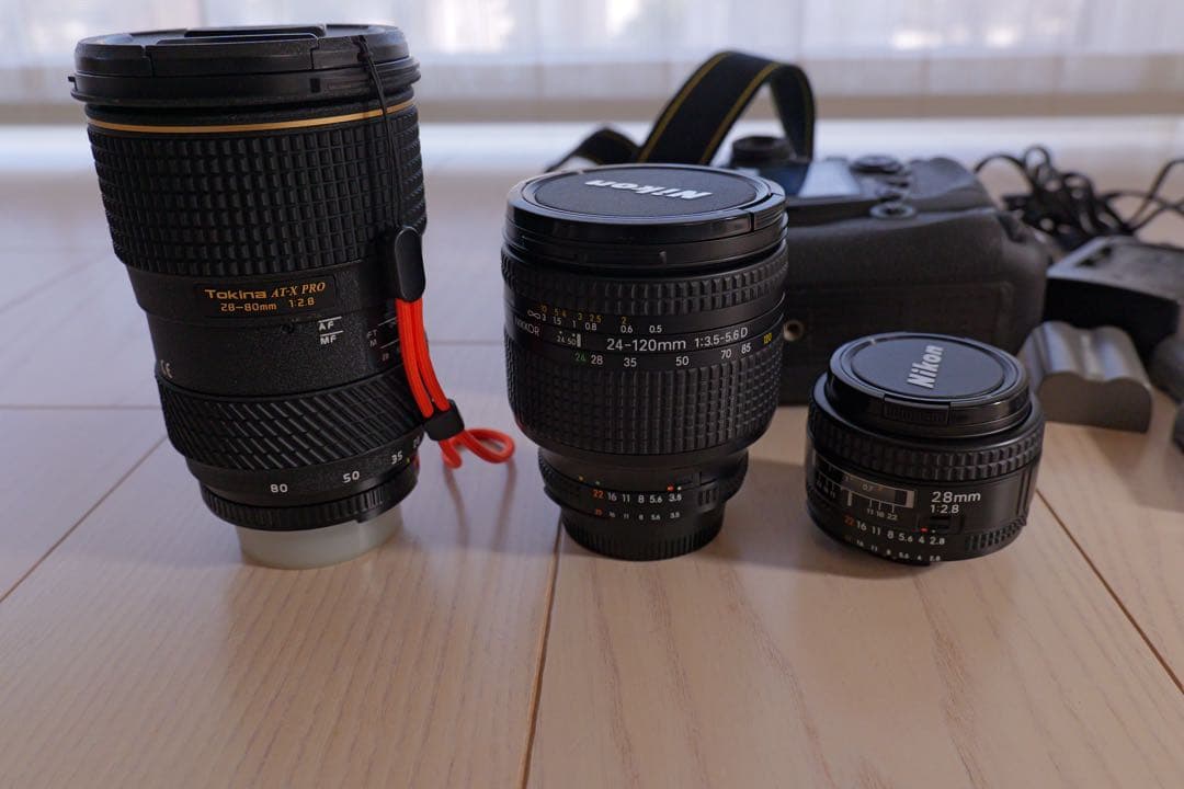 Nikon D300 デジタル一眼レフカメラバッテリーグリップ・バッテリー5個