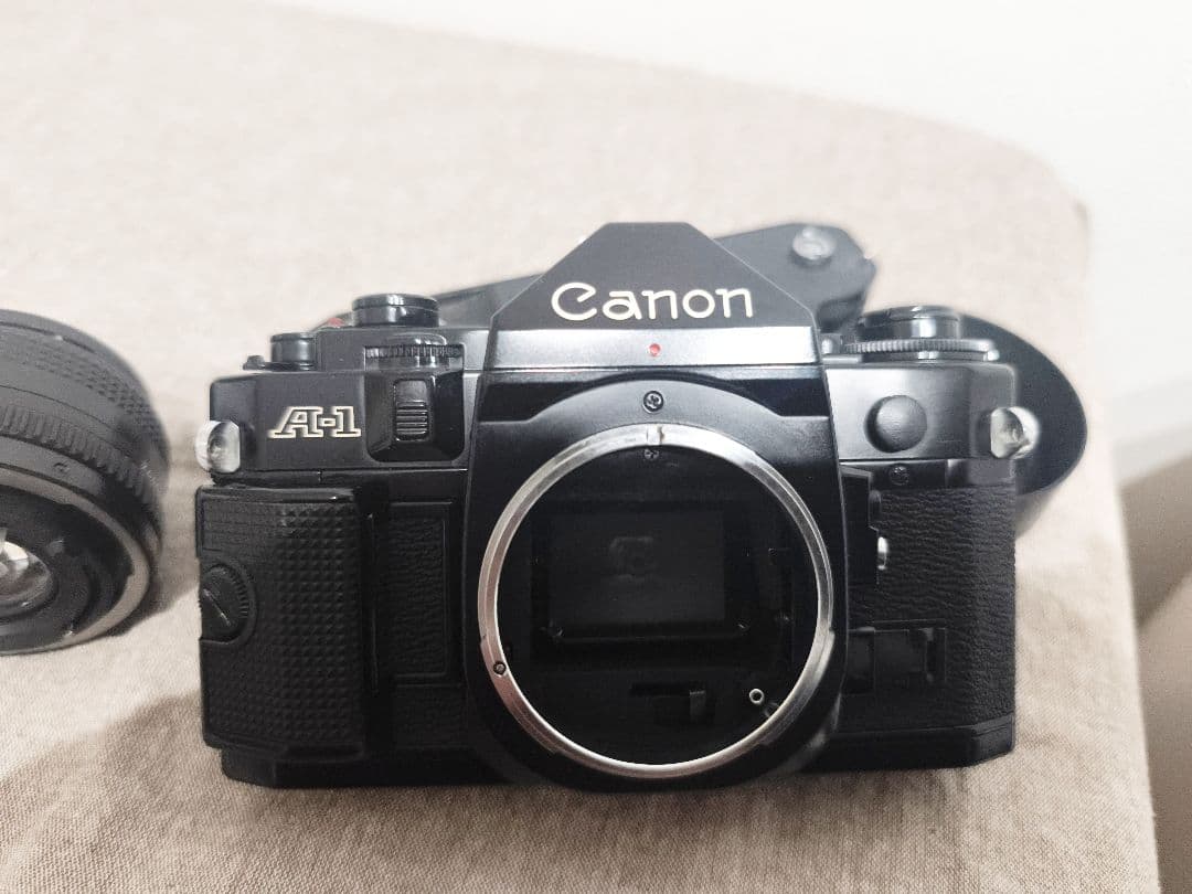 Canon A-1 ブラック、50mmレンズ・モータードライブ付き