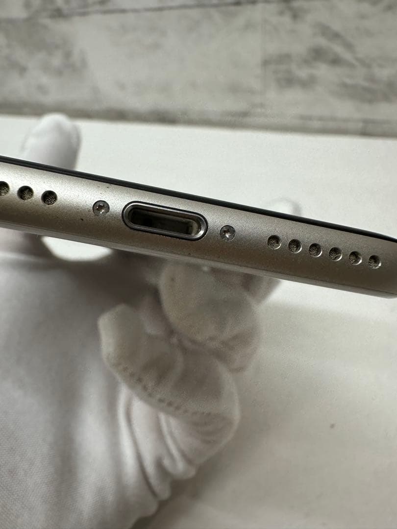 Apple iPhone SE (ホワイト) 64GB