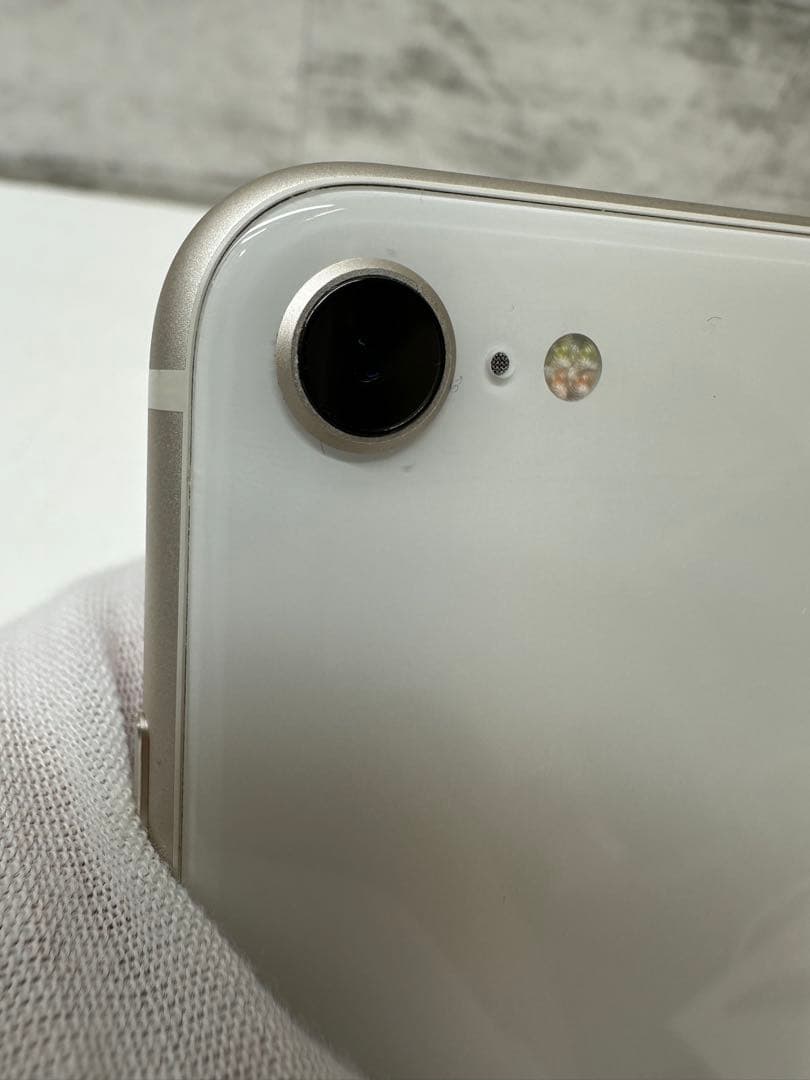 Apple iPhone SE (ホワイト) 64GB