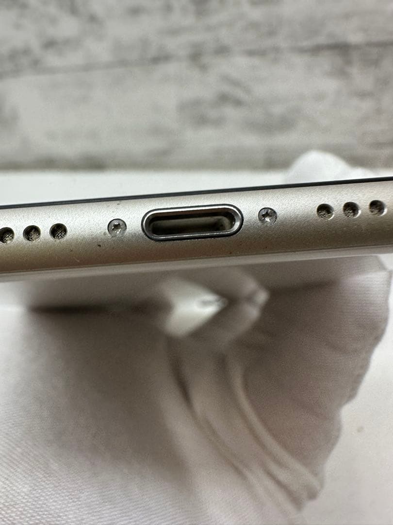 Apple iPhone SE (ホワイト) 64GB