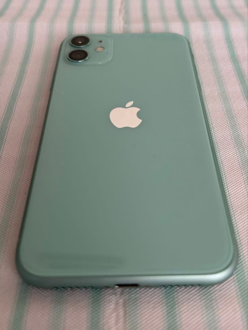 【美品】iPhone 11 64GB 同梱品未使用 ライトニングケーブル1本付