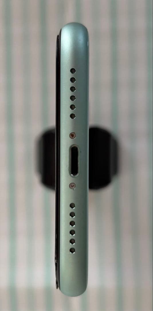 【美品】iPhone 11 64GB 同梱品未使用 ライトニングケーブル1本付