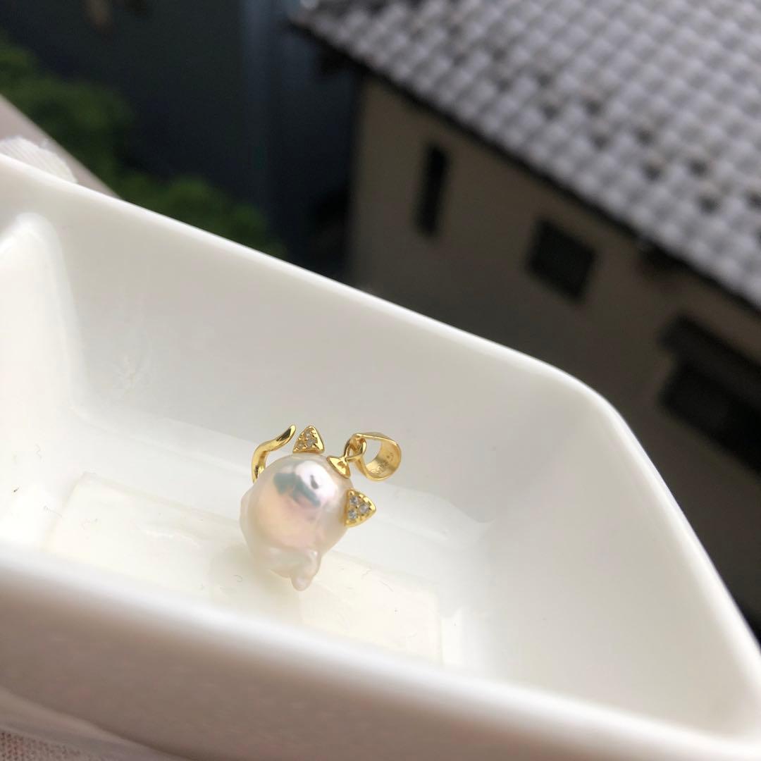 招き猫シリーズ　本真珠　淡水バロックパール　ネックレスペンダント　白A