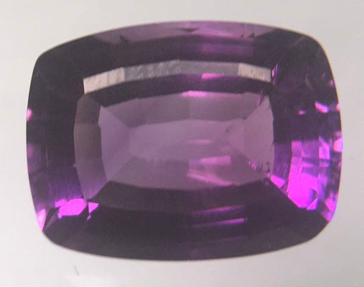 大きな天然アメジストクッションカットルース13.45ct