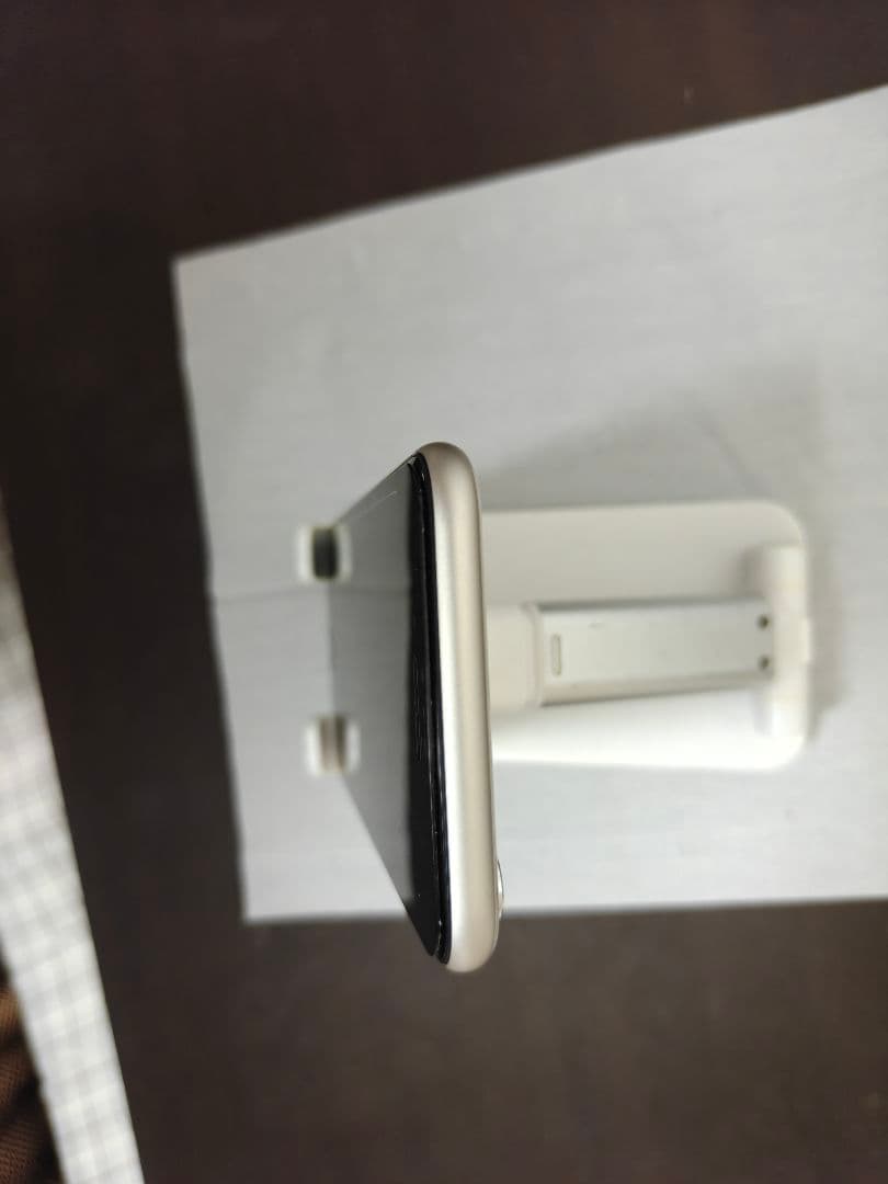 [週末のみ値下げ・超美品]iPhoneSE第3世代128・バッテリー98%海外版