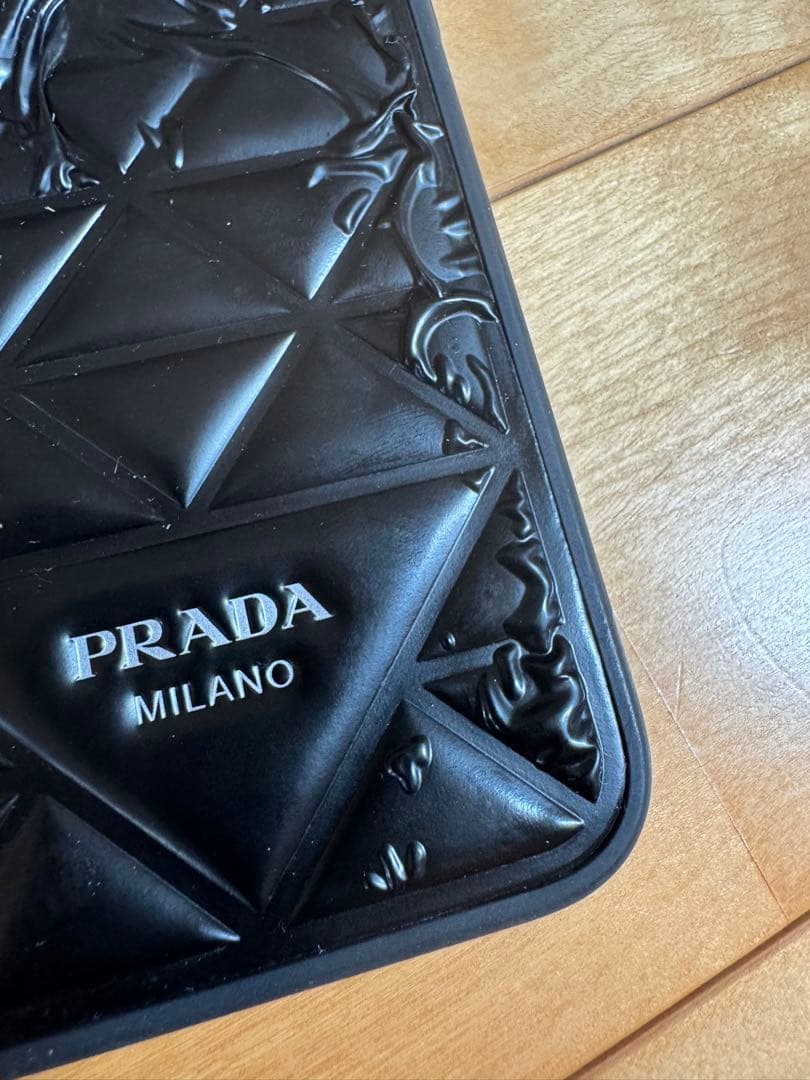 未使用品　PRADA iPhone14Pro Max用ケース ブラック 箱付き
