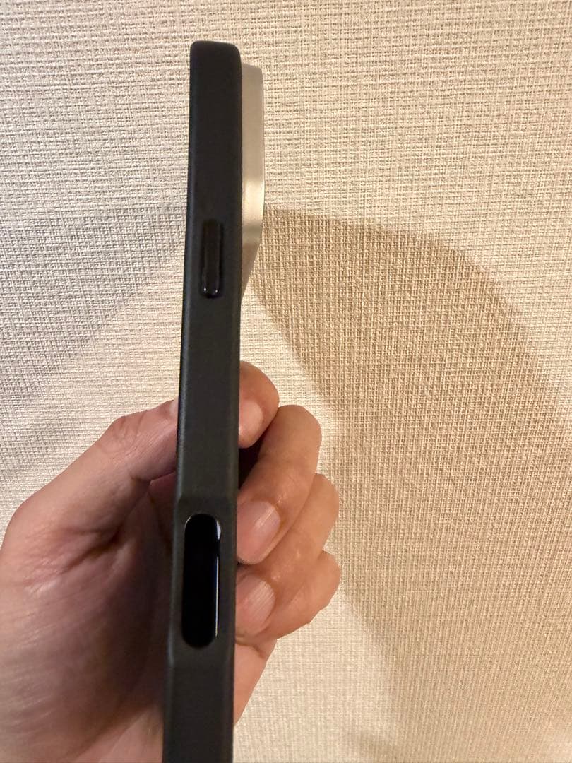 ディスプレイ付きカーボンファイバー調 iPhone16ProMax ケース