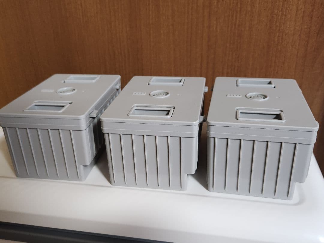 SUNPIE ポータブル冷蔵冷凍庫12L 専用バッテリー3個付き　3way電源