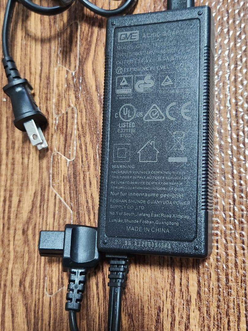 SUNPIE ポータブル冷蔵冷凍庫12L 専用バッテリー3個付き　3way電源