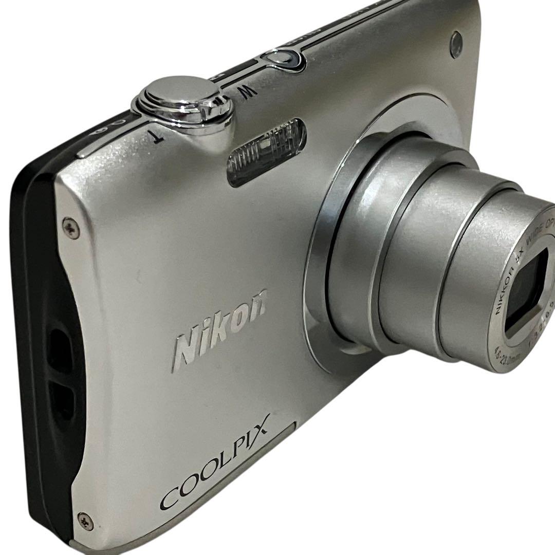 美品 Nikon COOLPIX A100 シルバー デジタルカメラ 稼働品
