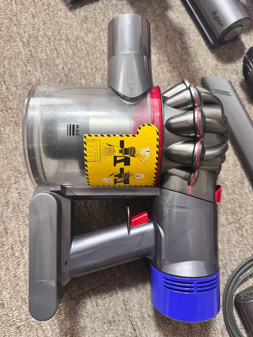 Dyson V7 SV11 スティッククリーナー 本体