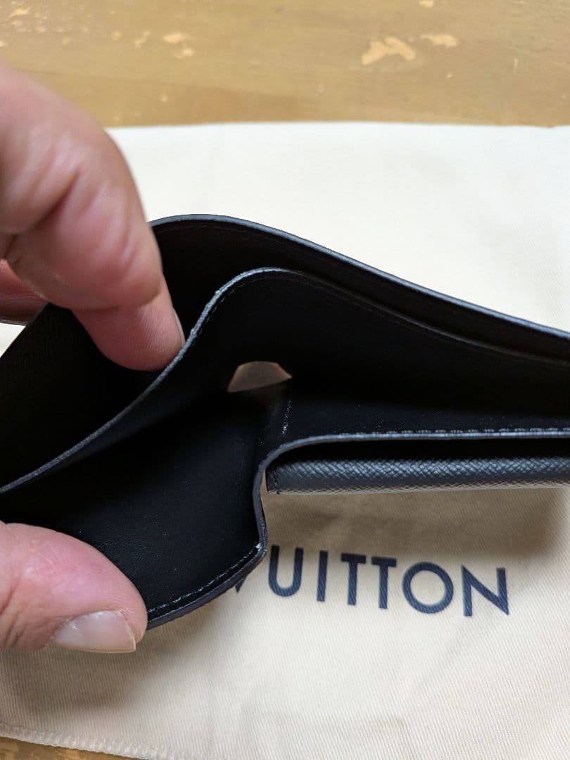 LOUIS VUITTON ギフト箱 黒 レザー