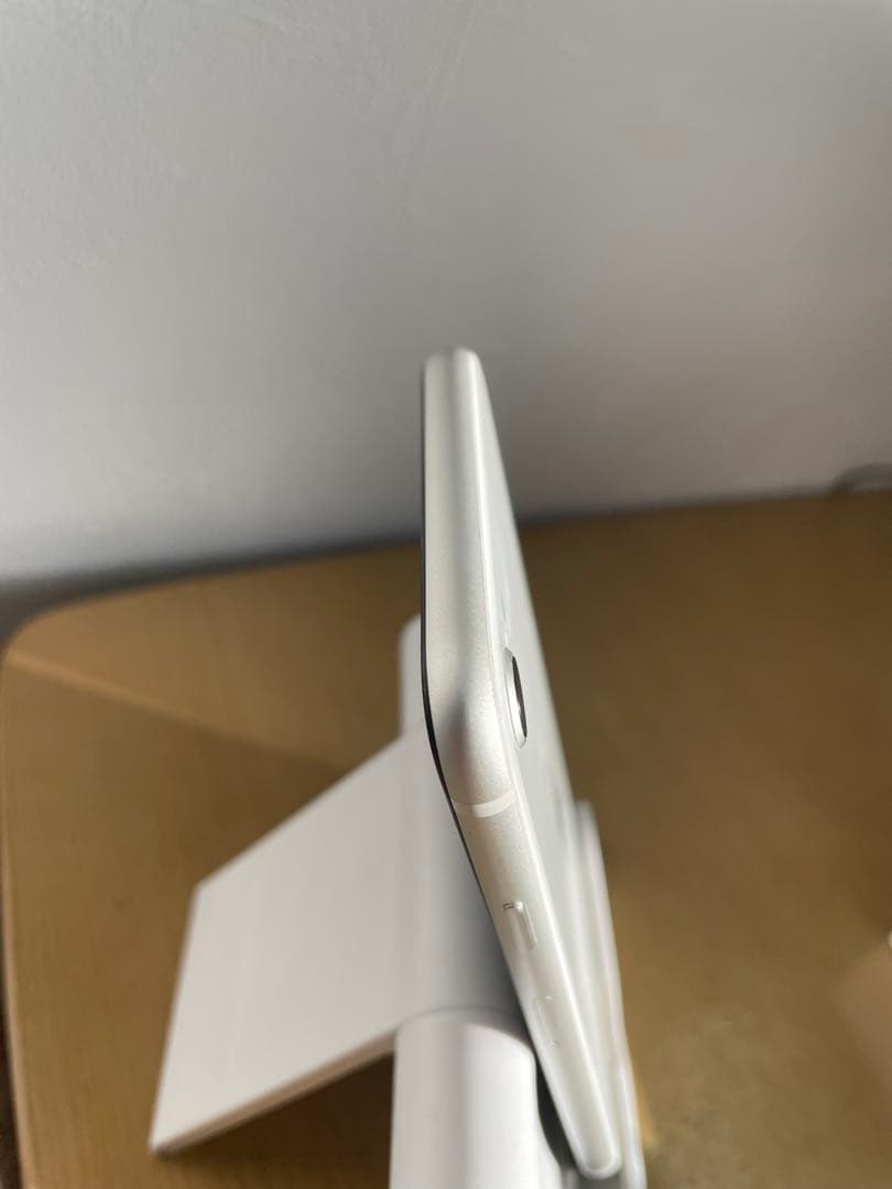 【3月18日のみ限定値下げ‼️】【早い者勝ち】【訳アリ美品】iPhone SE2