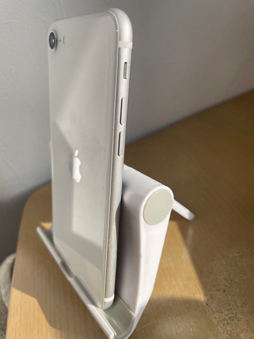 【3月18日のみ限定値下げ‼️】【早い者勝ち】【訳アリ美品】iPhone SE2