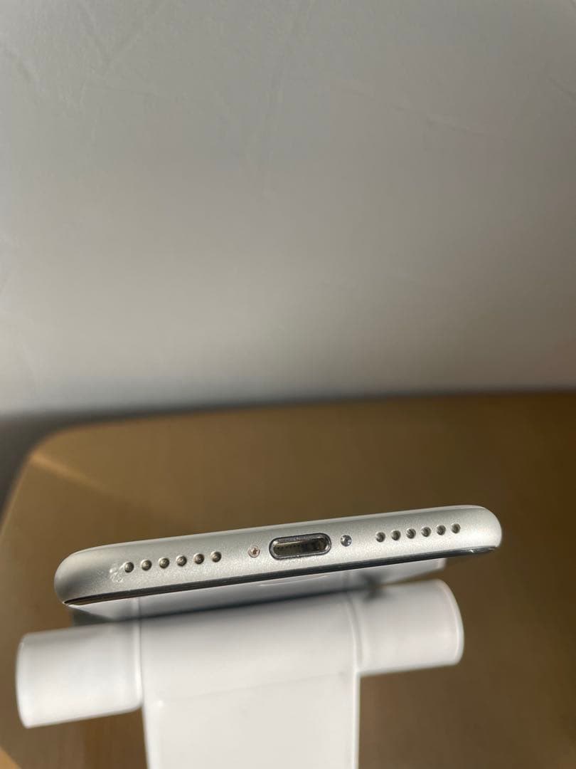 【3月18日のみ限定値下げ‼️】【早い者勝ち】【訳アリ美品】iPhone SE2