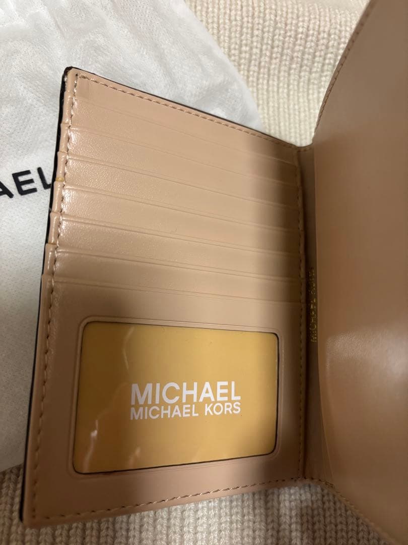 MICHAEL KORS パスポートケース
