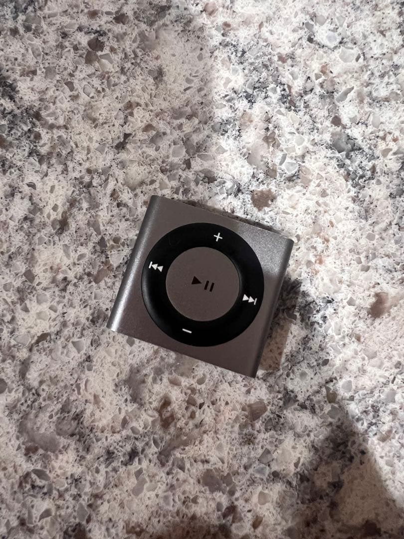 IPod shuffle スペースグレイ 2GB 動作確認済み