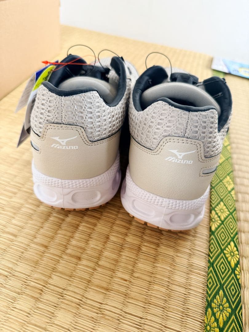 Mizuno BOAシステム安全靴 ベージュ/ホワイト