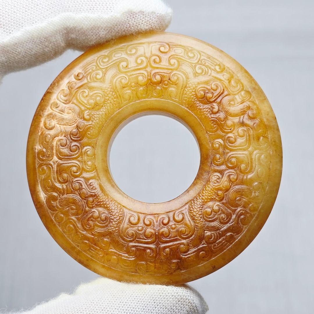 一点物 古玉 本物和田白玉 土沁 両面陽刻 蟠 蛟龍紋 玉璧 根付 玉佩 お守り