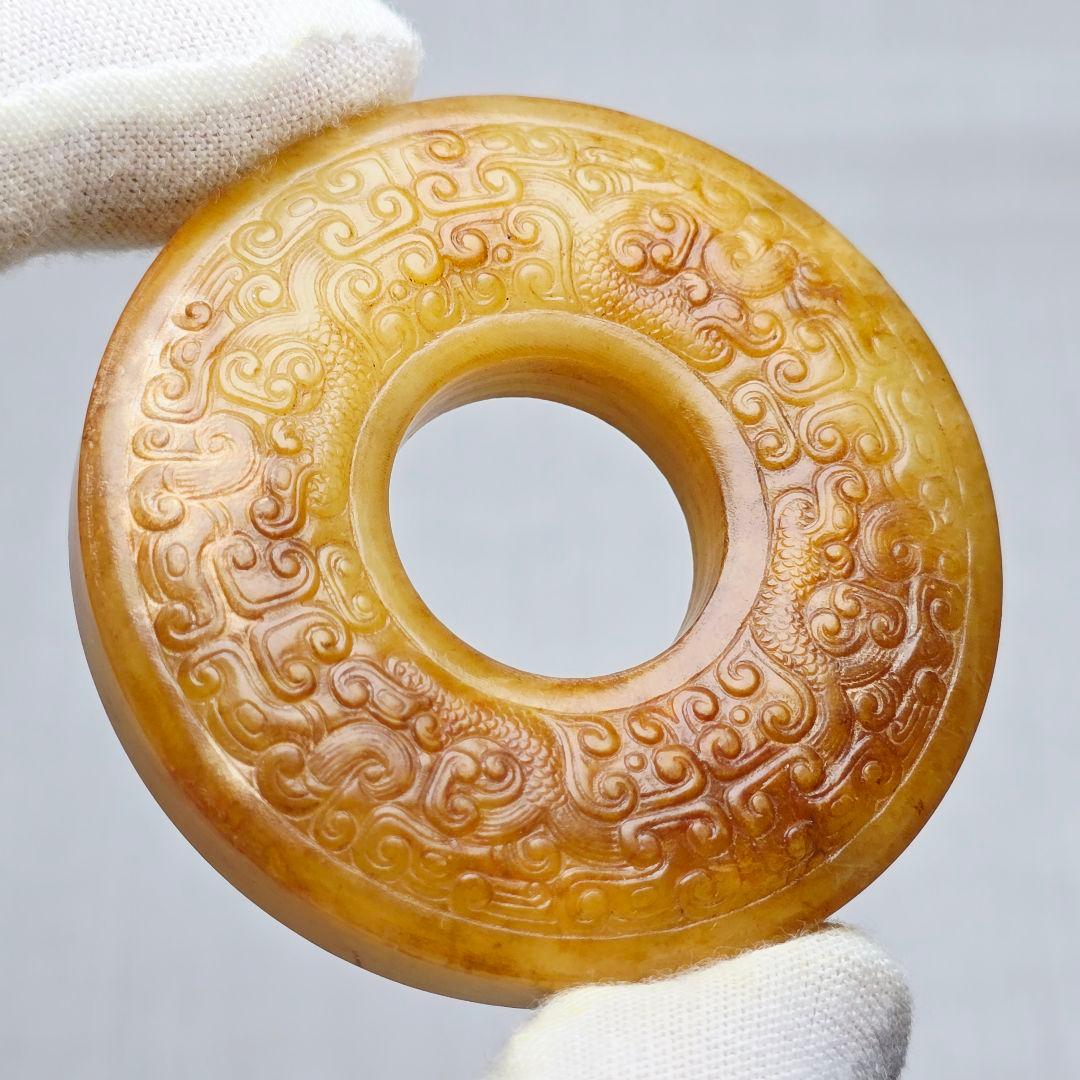 一点物 古玉 本物和田白玉 土沁 両面陽刻 蟠 蛟龍紋 玉璧 根付 玉佩 お守り