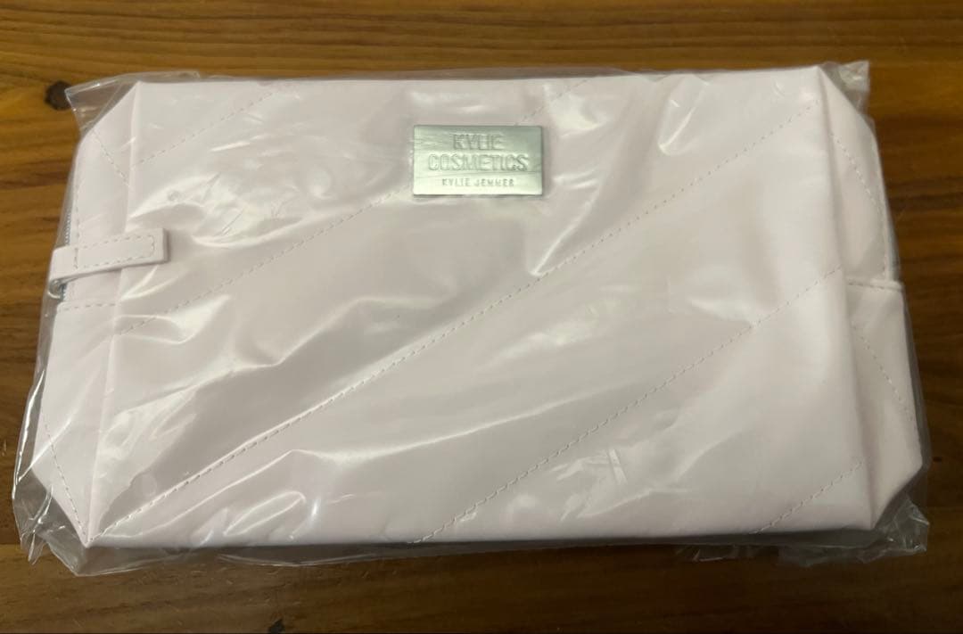 新品未使用✨100ml Kylie cosmeticsフレグランス&コスメポーチ