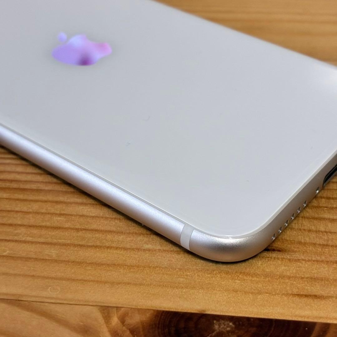 バッテリー新品　iPhoneSE第3世代64GB SIMフリー　美品　おまけ有り
