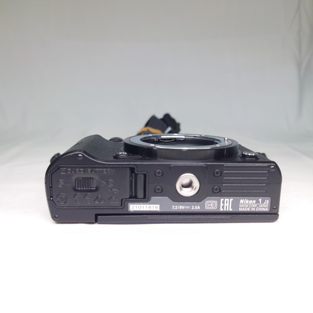 Nikon 1 J5 一眼レフ カメラ 充電器付き /10-30mm レンズ