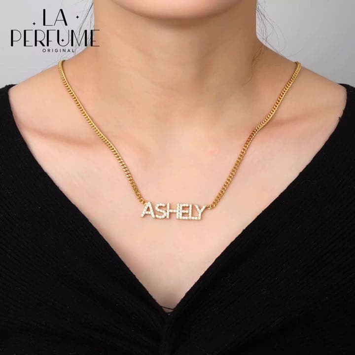 名入れ♡イニシャル✨キラキラ ネームネックレス ゴージャス ハンドメイド