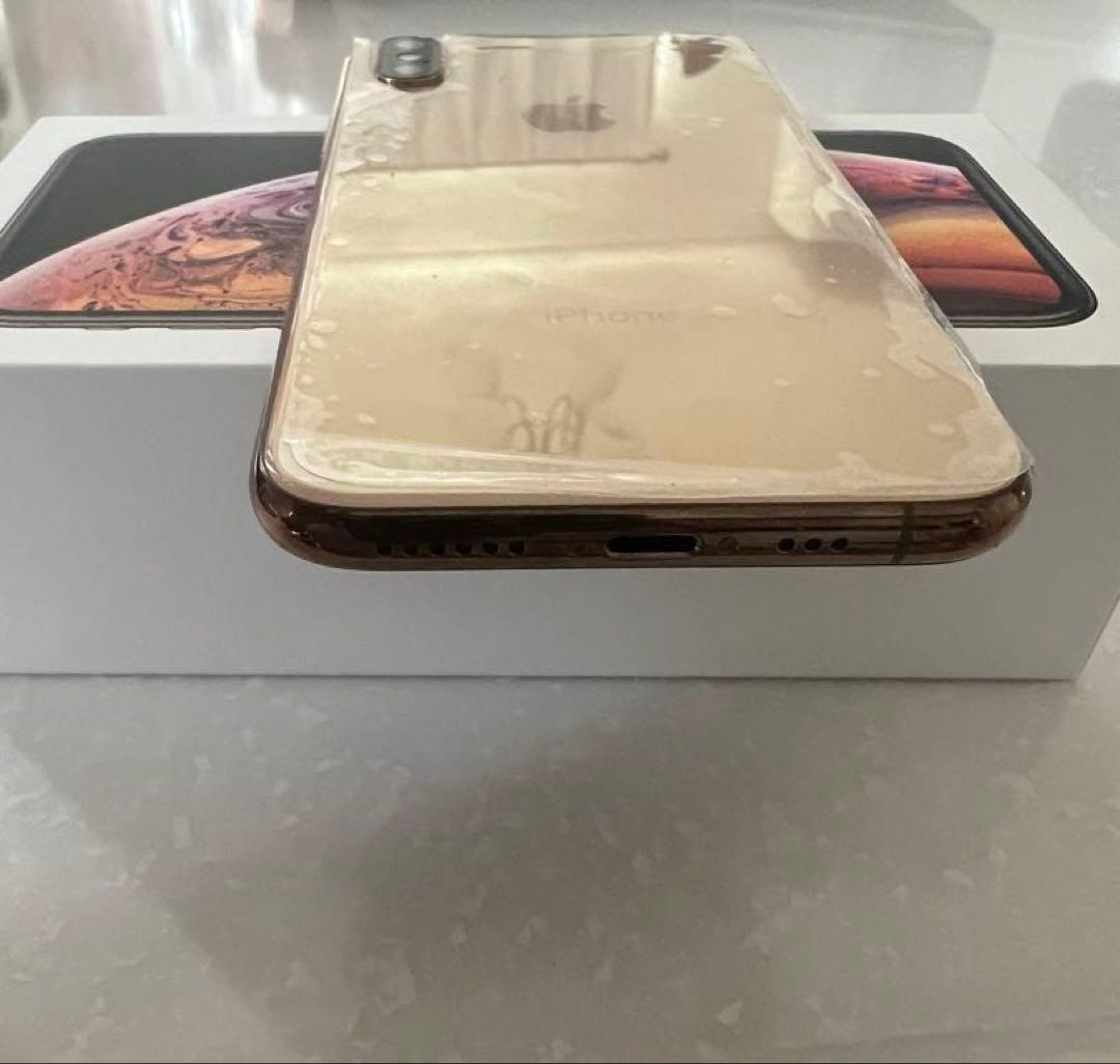 Apple iPhone XS 256GB本体（スマホケースと充電器付き）